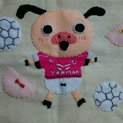 元近鉄バファローズファンでセレッソ大阪のサポーター30年目）。価値観の違いは如何ともし難いですね。なので自分の物差しだけ物事を量らず、己を客観視できる様に心がけたいです。宜しくお付き合いの程を。尚無言フォローの段お許し下さいませ。