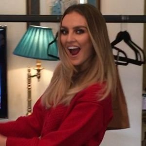 i need more mutuals, i gave you a free follow, please follow me back on @reasonperrie, i'm cool i promise you! lol