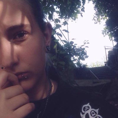 DeckSchwarz's profile picture. Larissa // 17 // YouTube