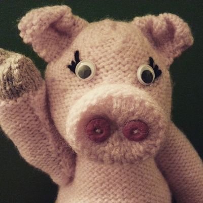 Wife, Mother of 2 Boys & 2 furbabies.  love to Knit, crochet and sew 💗 enjoy challenging myself and making things for others :-)
