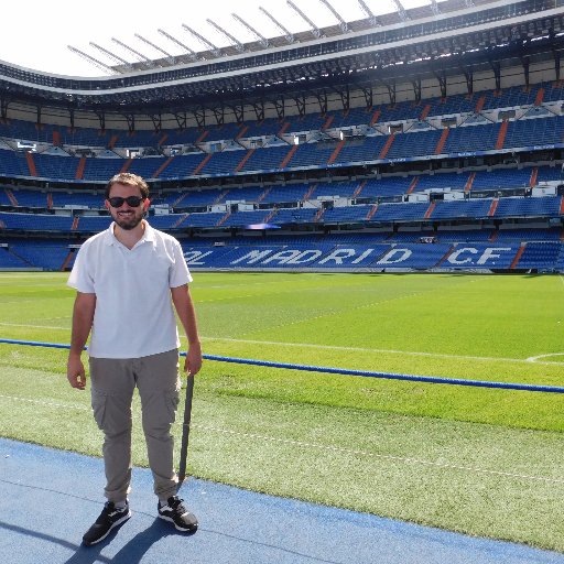 Federico Larroque. Casado con Belén. Amante de la pelota.