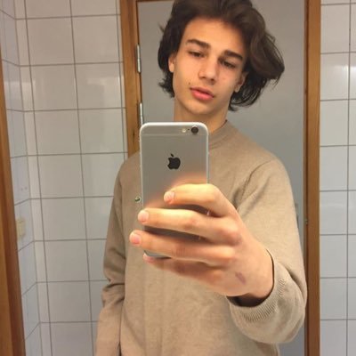 guccit4n's profile picture. 🇪🇬on sait parler aux femmes sans sortir une lame, flingue au bout du crâne