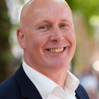 Onafhankelijk voorzitter uitzendbureau SamenWerkt coöperatie u.a. Partner LoopbaanNaPolitiek. @nadepolitiek Het (outplacement)bureau voor politici! 06-51602220