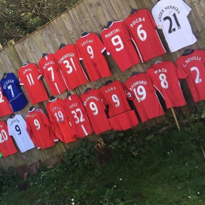 My signed united shirt collection, season ticket holder and big united fan..my other twitter @stoner_4 insta:@signedunitedshirts #mufcsigned 🇾🇪 MCR🐝❤️