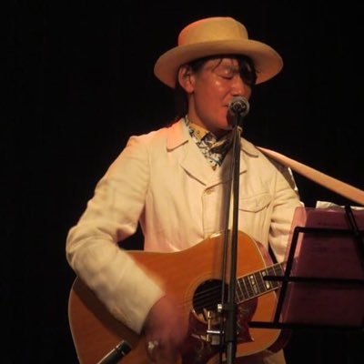 世界中の音楽にすっかり魅せられリオのカーニバルにも参加した事があるシンガーソングライター😄 コンセプトはヘルシーグルメ旅リゾート🏝 偉人さま方の名言格言を曲にして動画でアップさせて頂いております🎵宜しくご視聴下さい。