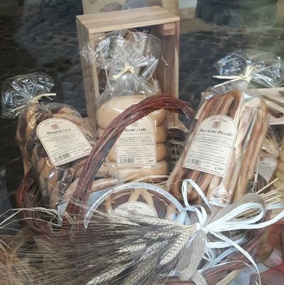 Prodotti artigianali dalla Ciociaria. Marmellate, biscotti, torte, ma anche olio e tartufo. Vi aspettiamo in via della Pelliccia 45/b