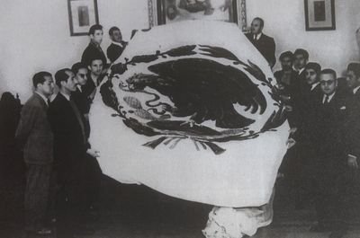 El 24 de febrero de 1937, a iniciativa de Don Benito Ricardo Ramírez Espíndola, se instituye la conmemoración del Día de la Bandera en Mexico.