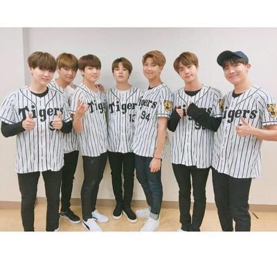 안녕! this is a free follow/follow back from
@call_meboigucci . BLACKPINK AND BTS IS LYF. ~~~~~~~~~~~~~~~~~~~~~~~ I'LL FOLLOW BACK ON THERE TOO JUST ASK! 고맙다 😊💖