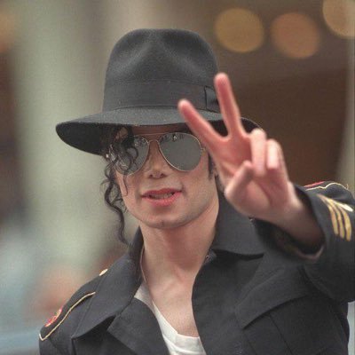 I love Michael Jackson！ Please follow me！ 高校生です Michael Jacksonが好きで毎日聴いています ビートルズなど洋楽は大好きです！ クイーンは最近はまってます 気軽にフォローお願いします！@atsuhiro0601こっちのフォローもお願いします！フォロバ100%‼︎