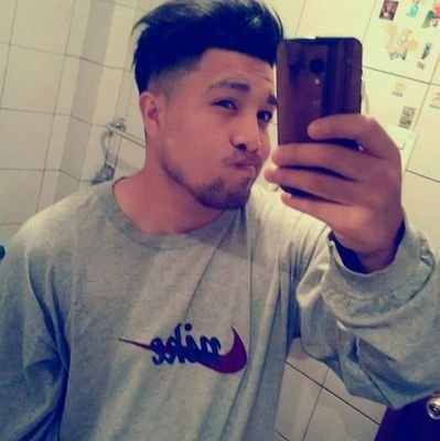22 años, Chileno, hincha de Deportes Pintana, estudiante de Entrenador de Fútbol en INAF, Guardiolista, Bielsista y Sampaolista, futuro DT.