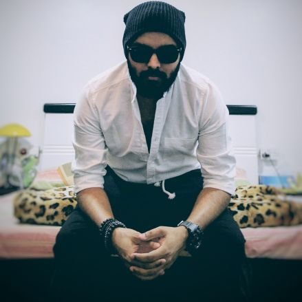 Little London,Kuwaiti mallu, DJ and techlover
#manutd #reddevil #united4ever
DJ page : https://t.co/BvN67Vjstr
Instagram: sherilq8