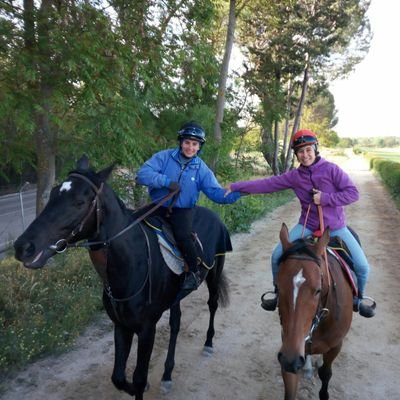 Visitas guiadas al Hipódromo de la Zarzuela.¡Se buscan nuevos aficionados! 
Isabel Vaquero y Claudine Cazalis, ex-jockeys profesionales. https://t.co/W73UmiBVGU