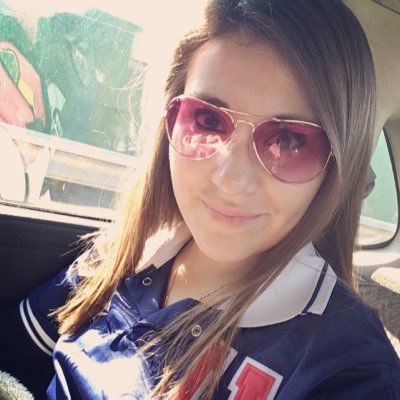 Hincha Incondicional de Universidad de Chile e Ingeniera en Informática, madre de una hermosa hija, y amante de la alegria