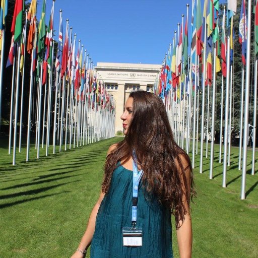 Defendiendo los derechos humanos. Migrante. Personal account. RT are not endorsements.