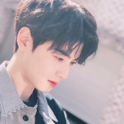 shrmp_9's profile picture. 🌟 문빈 차은우 gif 🌟https://t.co/ADkKGnfVBg 보정은 마음에