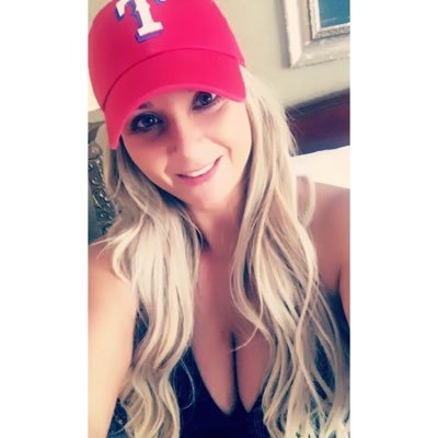 BrandyMarieGil1's profile picture. ❤️ my family, the beach🍹🎼and my village🌼🌴