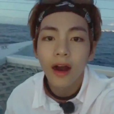 This is a ff!! Follow @kingtaehyunngg, she'll follow back for sure 😍😍