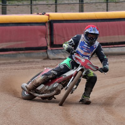 richard3642's profile picture. Proud husband and father, #Speedway #2Stroke #RD350 #Fender guitar player, & Sales Director @trade_universal