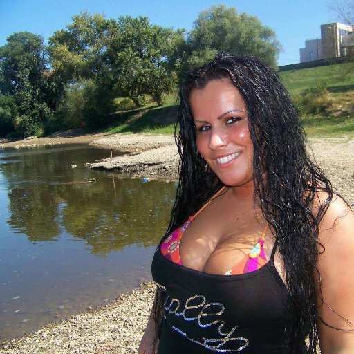 anasanta518's profile picture. 