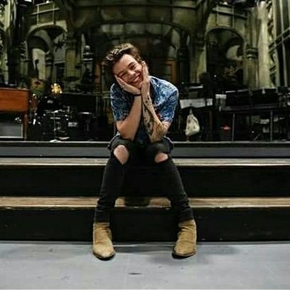 thirlwalstyles's profile picture. I have a fan account on ig, it's @thirlwallstyles 
please follow it