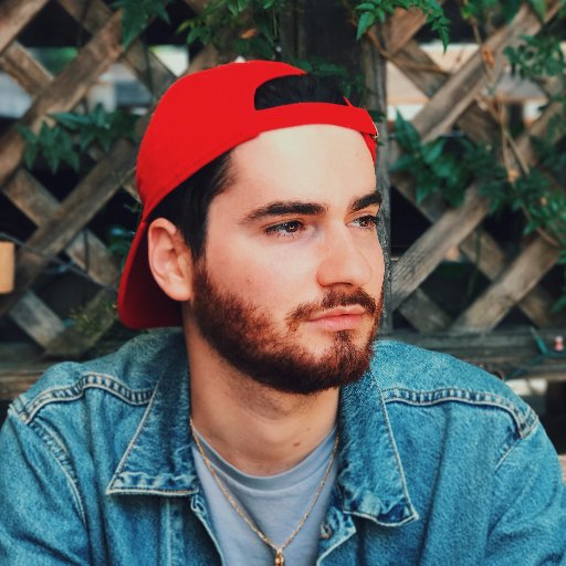 ryanriccetti's profile picture. 🎶📲🍜🐶✈️🏳️‍🌈✨