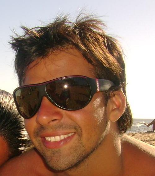 germandec's profile picture. Nací en Rocha. Estudiante hasta la eternidad, hincha del tricolor y del CADER.