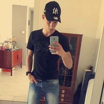 Follow-me 🔥/ 19 ans 🔥/ #C❤ / 👻 bastou_83 / Sapeur-Pompier 🔥