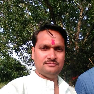 Hume Nahi pata Takdeer ki Titliyan kaha rahti hai.
Hum to jugnuon ki Tarah Ujala Failane wali koshishon me visvash karte hai.