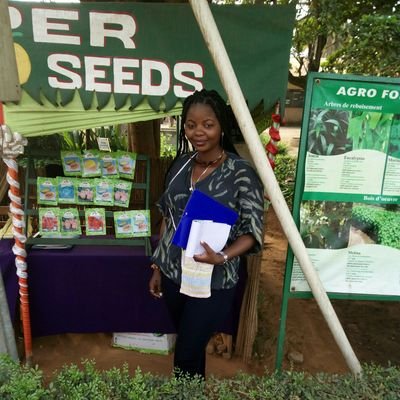 Spécialiste en développement agricole. Militante agroécologique et Activiste pour les droits des femmes et des filles. Écrivaine des heures perdues.