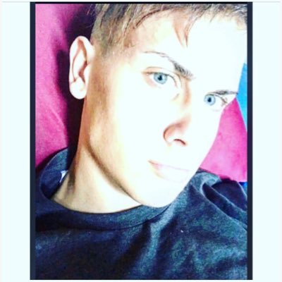 massimo, 18 sorridere è il mio hobby preferito🌹😈 instagram : massimo_mastagni ask: massimo100