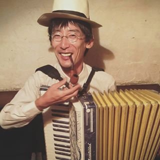 Pianist Accordionist
Lesson,演奏依頼はDMまで📧
👇original songs,homepage,youtube,streaming,download,SNS
https://t.co/OHBJvGJ281…

👇歌声喫茶、design worksなどhomepage(2012)