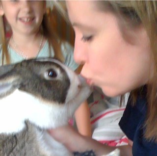 splainingtodo's profile picture. Mom to a bunch of awesome kids. Wife to the beautiful @yogapantsnwine  🌈