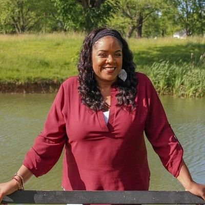 robynchill's profile picture. #Author | #Mentor | #Therapist | #Columnist | #Speaker
 Owner of Private practice, Doctoral candidate- Ed.D. Community Care & Counseling: Traumatology