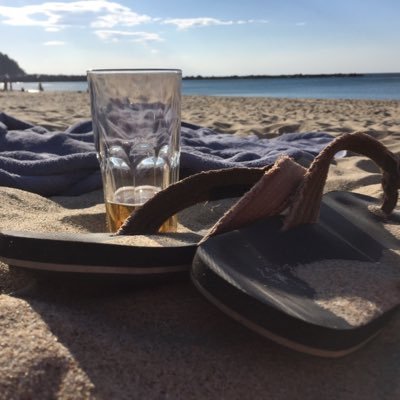 Davinizky's profile picture. Psychologist & Teacher - Mediator between humans & m̵a̵s̵c̵h̵i̵n̵e̵s̵ humans. ExUX Researcher @YouTube.