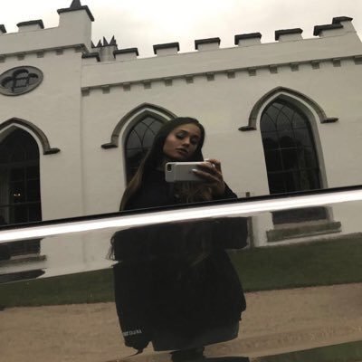 readbio03382579's profile picture. follow @thequeenmakayla help me get to 10k ♡