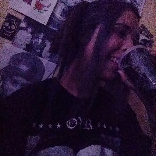 👽