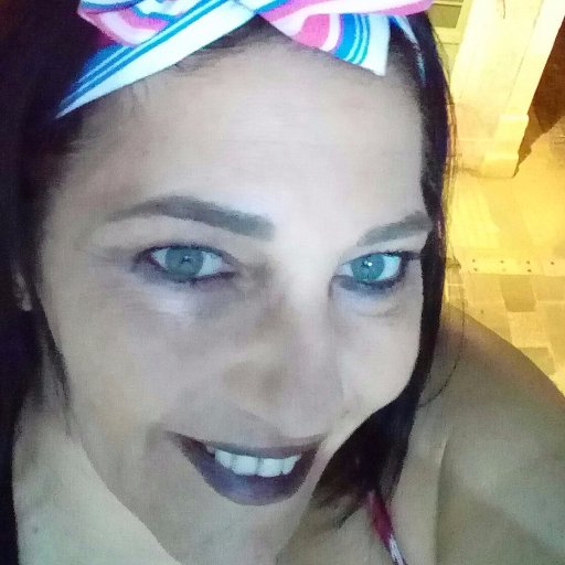 eu sou o sol, o mar revolto, eu sou ceu e as estrelas, eu sou estrada,quem sou eu diga você