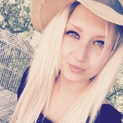 elise_blondii's profile picture. 🍍20ans, étudiante 🦋 fan de @cyrilhanouna et @TPMP ❤️🍍