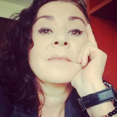 Periodista, columnista, Gerente de Información de N+ Guadalajara, maestra universitaria, abogada, feminista, cantadora, poeta, ave fénix...