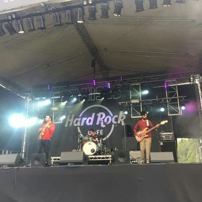 Bass Guitarist from Shepherds Bush, London. Also a fraud