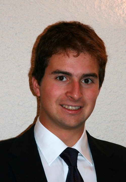 Fond of new-techs, mobile, gadgets,... and also ski and other boardsports. Co-founder of @appoke.
