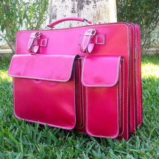 #bolsos #bandoleras #handbags #moda #fashion #maletines #portafolios #briefcase #laptopbag