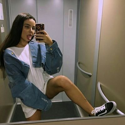 lyanapleurcmort's profile picture. ohlala. tfg.