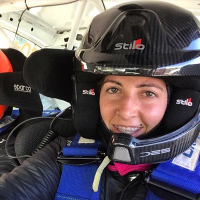 Rallyadicta 🏁 Soy fuerte, vivo fuerte y amo fuerte. 🖤💥 Solo. Hay. Una. Vida. O la vives o te vive. ☝️
