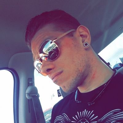 SC: risky-rick  PSN: Syko_freak7  Twitch: https://t.co/kPrfF8yf6H IG: ricky_vanity   New to twitter, Husband, Father,Gamer! #LurkForce #GameSexuals