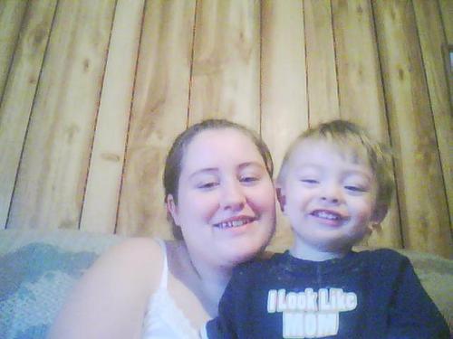 5'5 brown hair blue eyes.i have two baby boys,cadin and camren they are 1 and 2 years old and im engaged to b married.