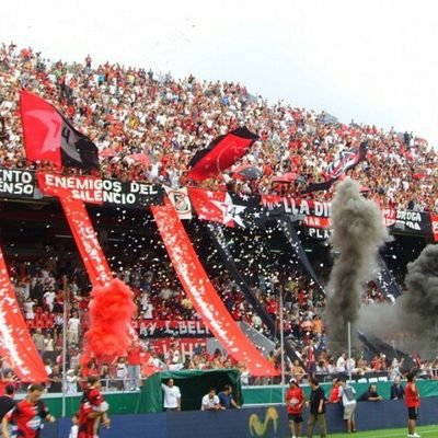 No consumas mentiras periodísticas.
Pisale la cabeza al sinaliento.
En Rosario mando yo.
