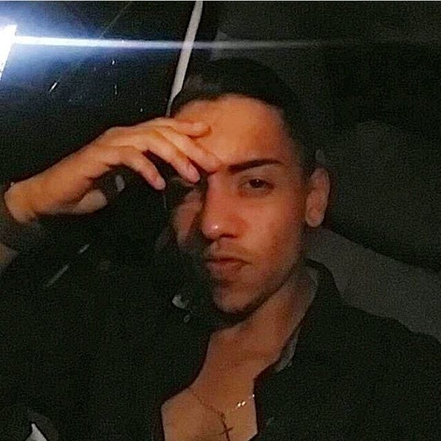 ''Quando a vida te der motivos para chorar, mostre-a que os seus motivos para sorrir são imensamente maiores.'' ♥