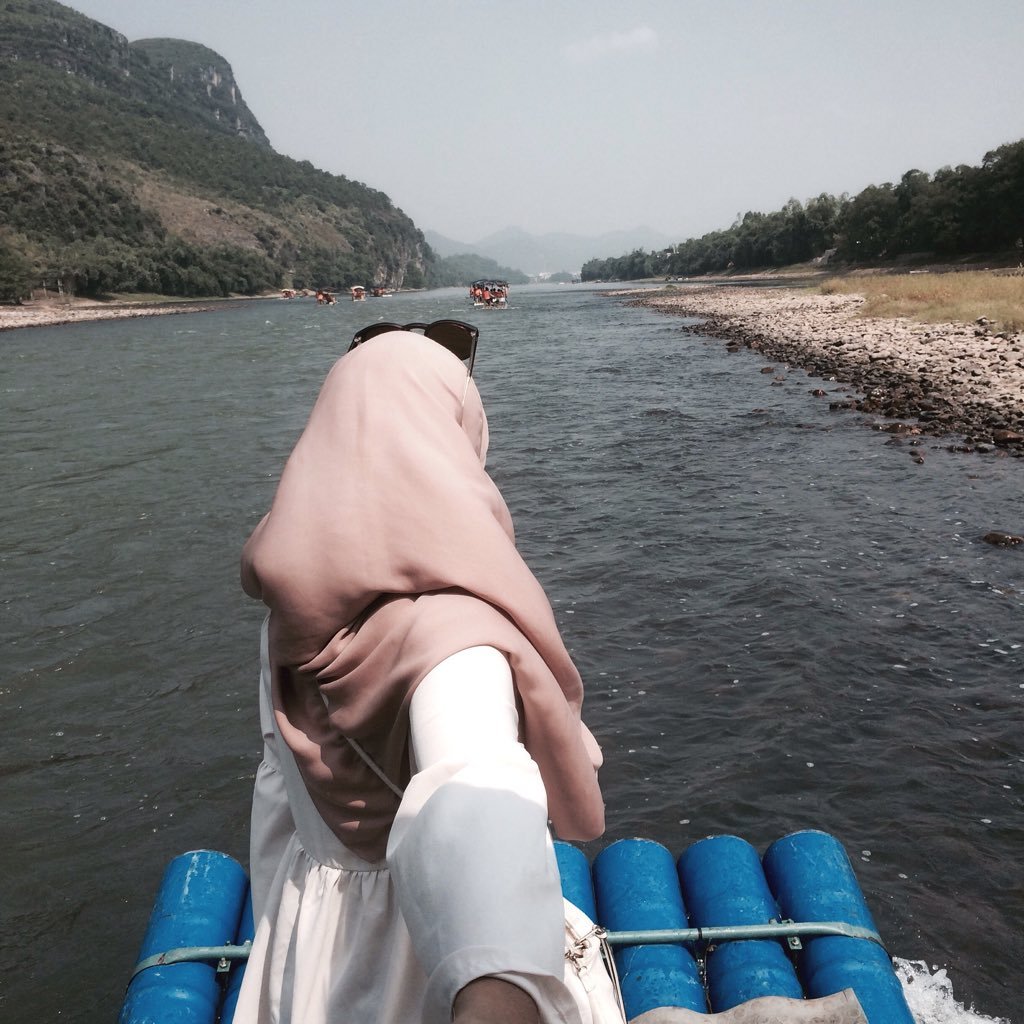 BreenaZahari's profile picture. 39. At ease humans