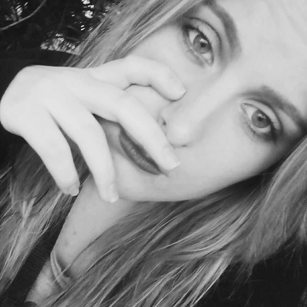 Hii ...☺ just a 20 year old, Wanna be Chef ,goofing around , ...while having lack of creativity to write a cool bio...